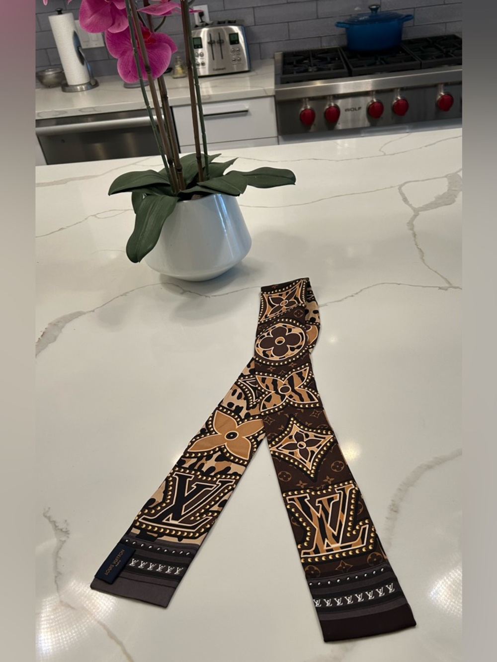 LOUIS VUITTON Silk Twilly Scarf/ Bandeau - MINT Condition